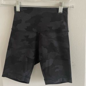 Lululemon black camo camouflage 6” inch align shorts Sz 2
